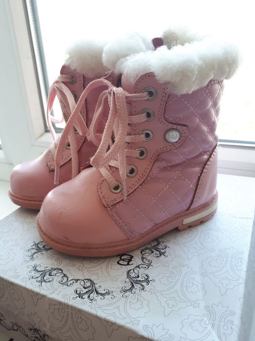 Продам зимние ботиночки