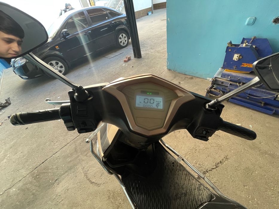 Elektron skuter sotiladi