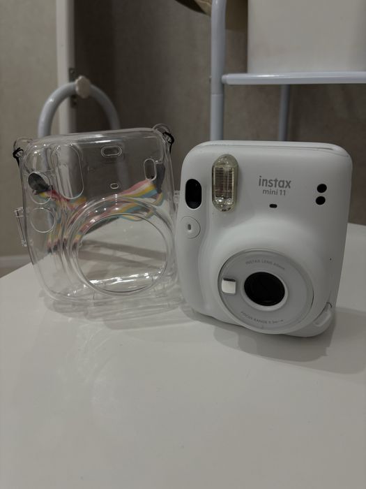 Instax mini 11 в хорошем состоянии