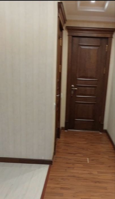 Продается 4-х комнатная, банковская квартира, на метро « Беруний».