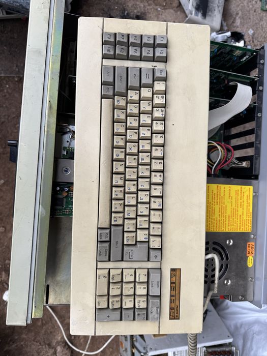 Монитор правец 16