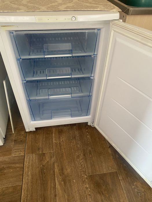 Продам морозильник