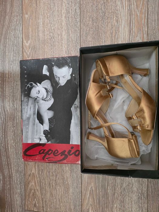 Обувки за латино и салса танци Capezio  – размер 39, отлично състояние