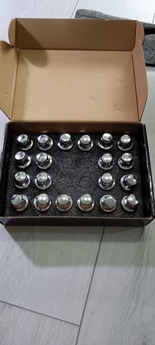 Set 20 piulite M12 x 1.5 roti ford (negre și cromate)