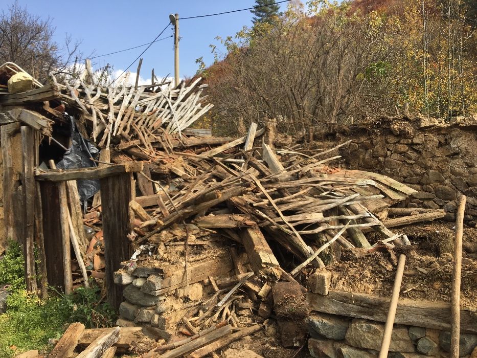 Почистване на мазета,дворове,тавани,гаражи.Събаряне на стари сгради.
