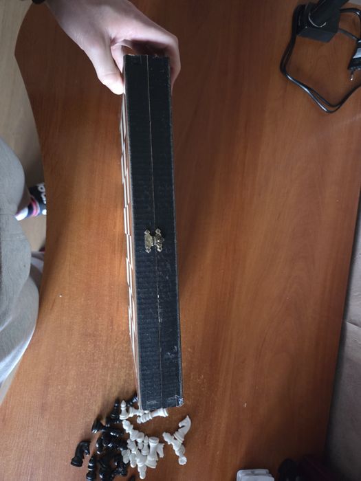 Продавам голям дървен шах