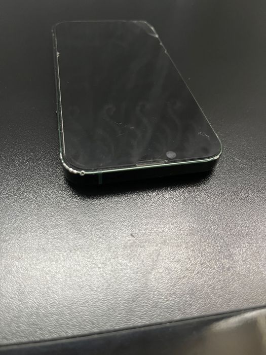iPhone 13 Green, 73% baterie, funcționează perfect, liber de rețea.