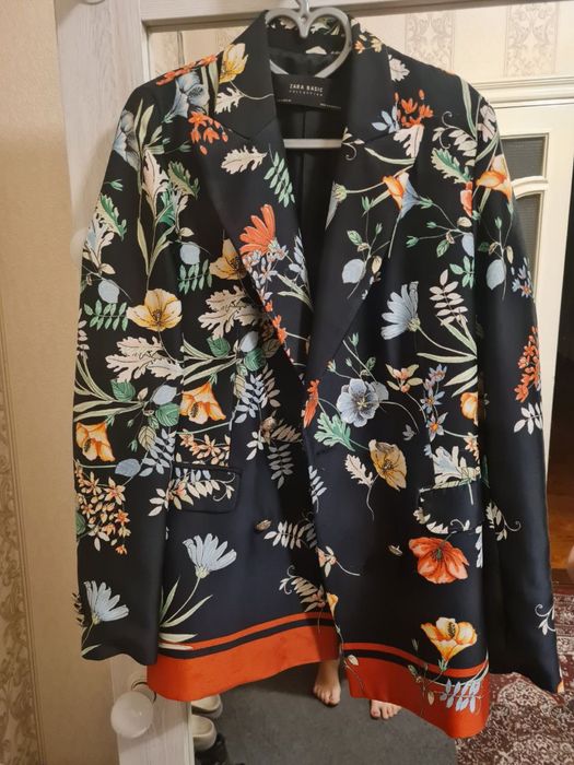 Zara kostyum 200 000 som