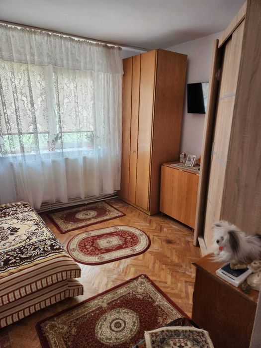 Apartament 2 camere de vanzare, zonă de sus – Onești