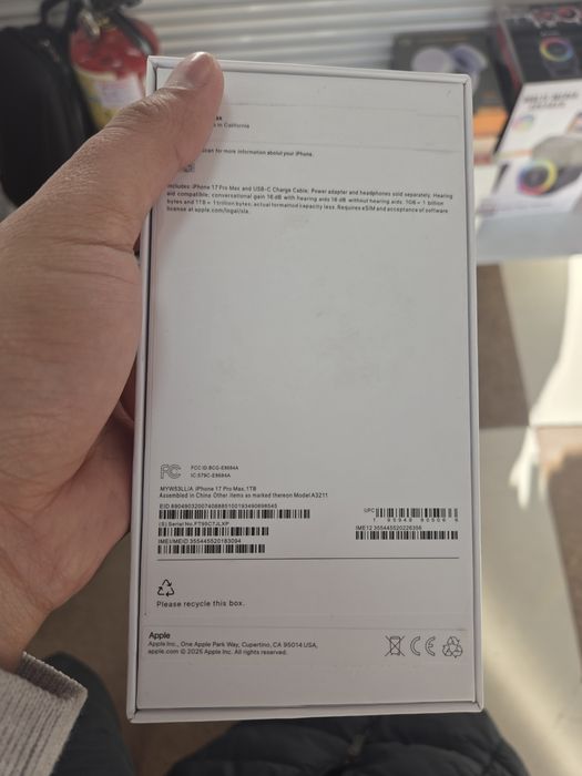 Айфон 17про мах.1тб