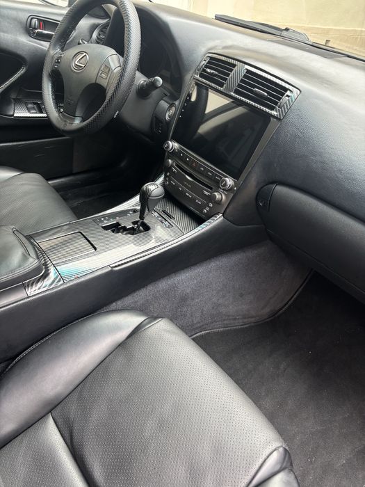 lexus is 250 sotiladi