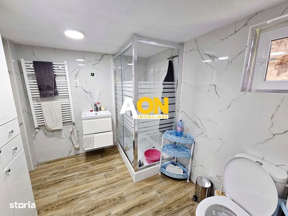 Casa renovata, 2 corpuri de cladire + anexe, 1331 mp teren, Paclisa