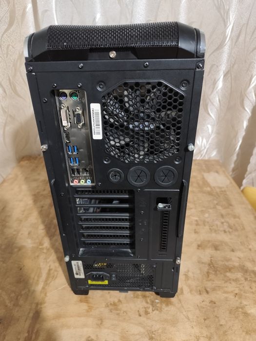 Компютър i5 4590, 12 gb ram, 240 ssd