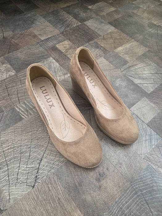 Дамски обувки на платформа