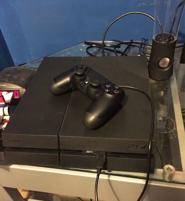 Срочно продается PlayStation 4 (500 ГБ)