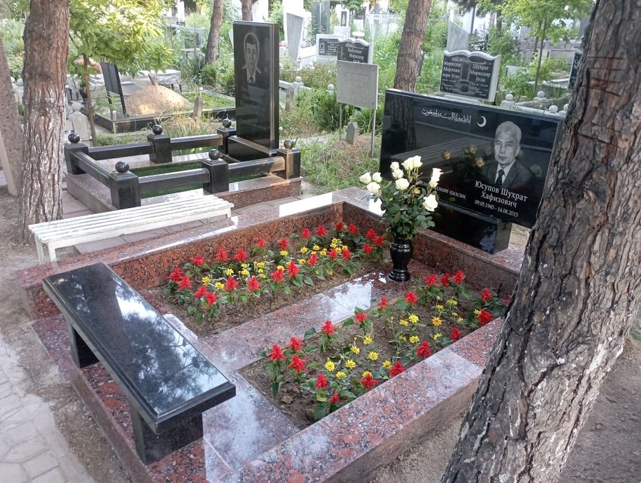 Памятники. Qabr toshlari uchun buyurmalar qabul qilamiz.