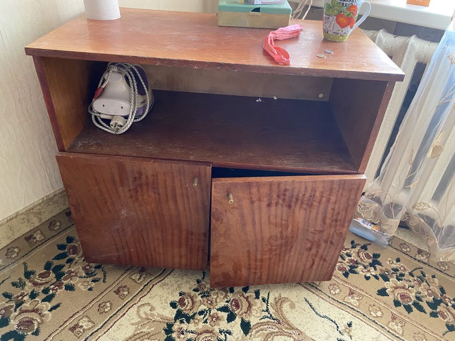 Отдам мебель старую