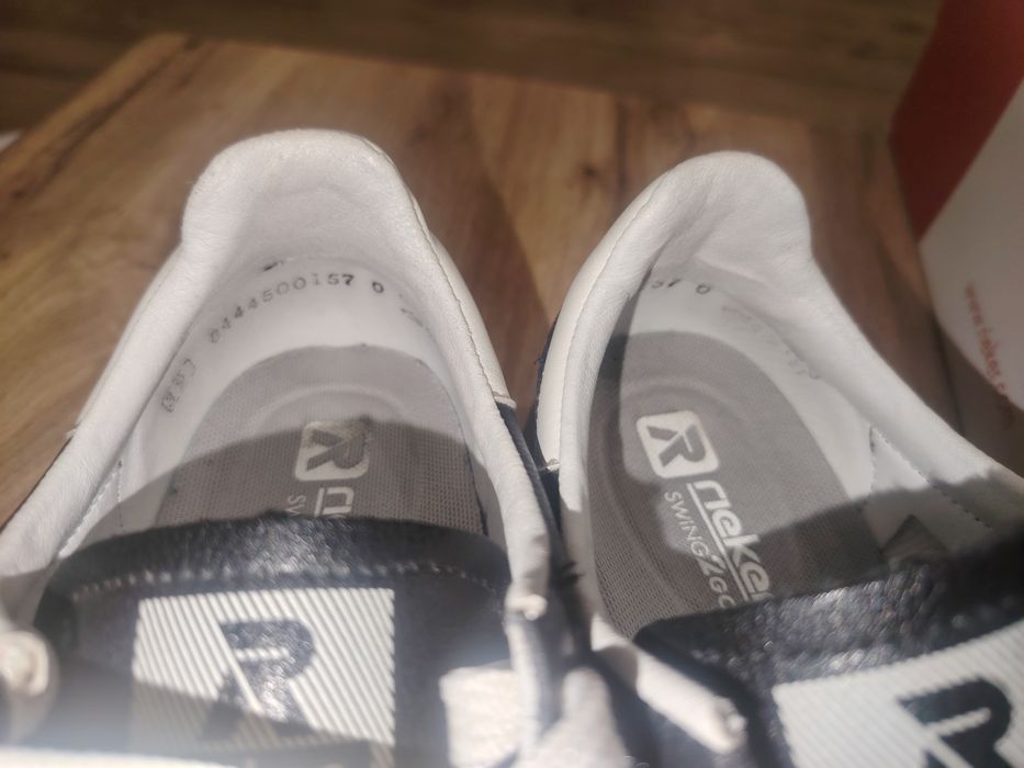 Vând pantofi sneakers unisex Reiker Revolution mărimea 39