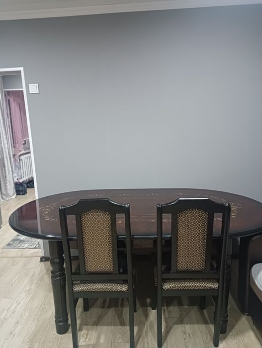 Продам стол гостиный