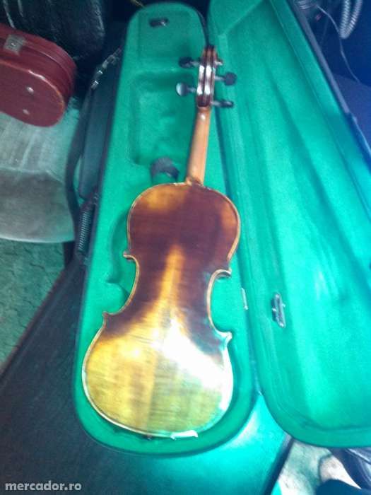 Vând vioară 4/4, veche, 100ani, Germania, model Stradivarius 1723