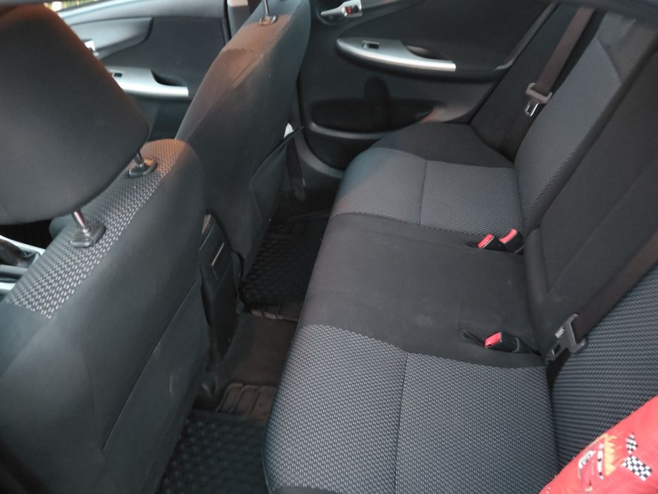 Vând toyota corolla 2010