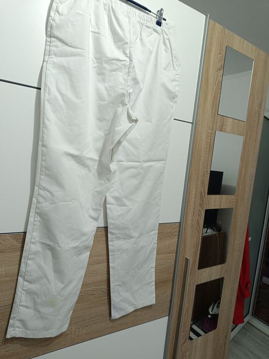 Pantalon asistenta medicala