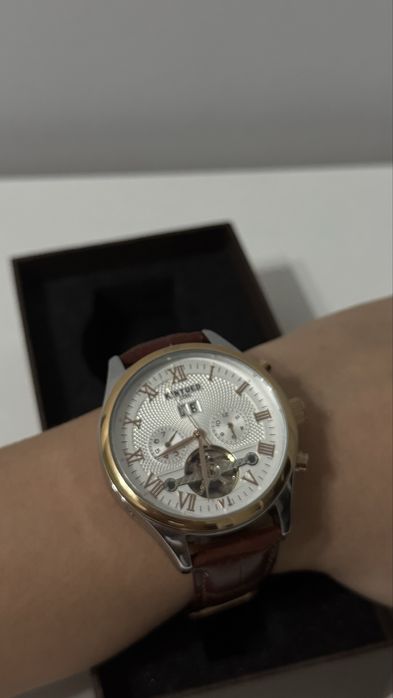 Часы кожаные Kinyued