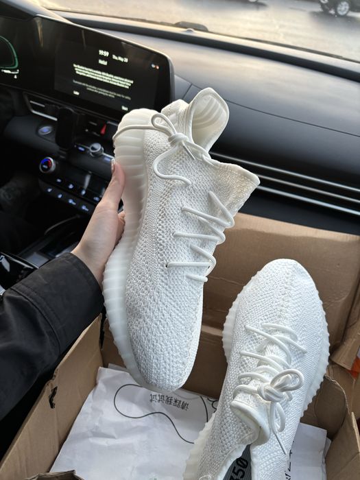 Белые кеды yeezy изи