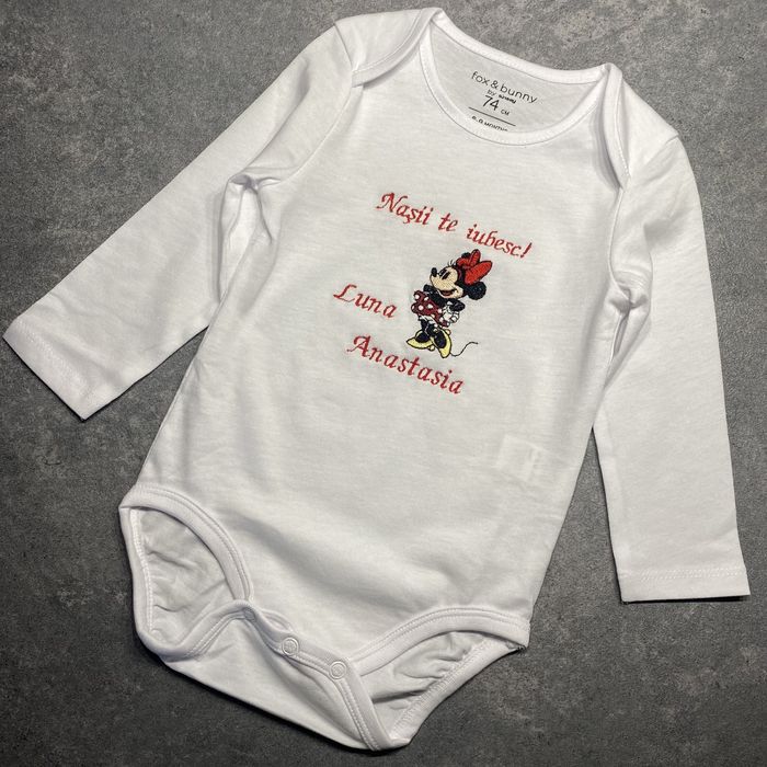 Body personalizat cu text si logo disney brodat
