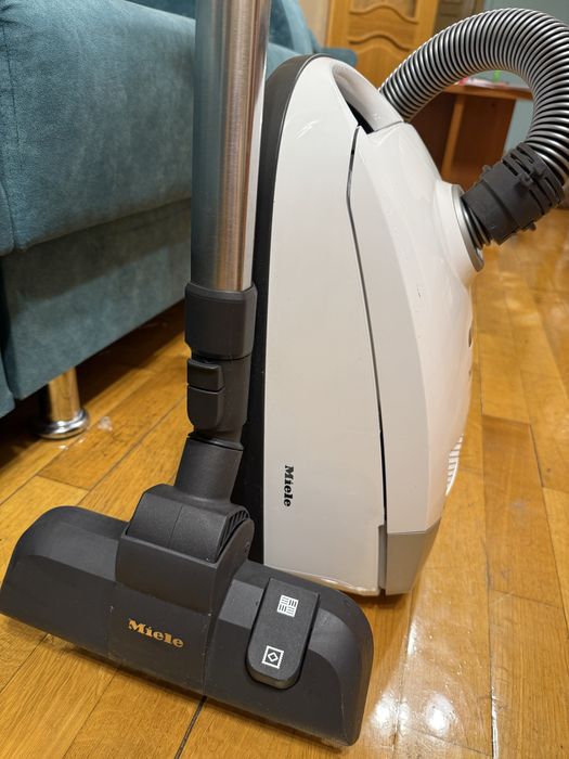 Пылесос Miele Compact C2