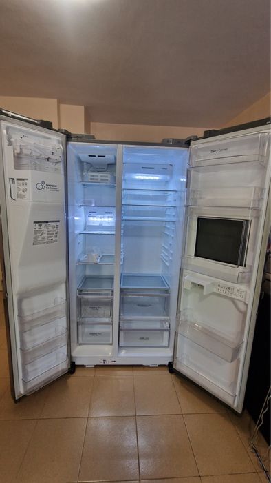 Хладилник LG Side by side
