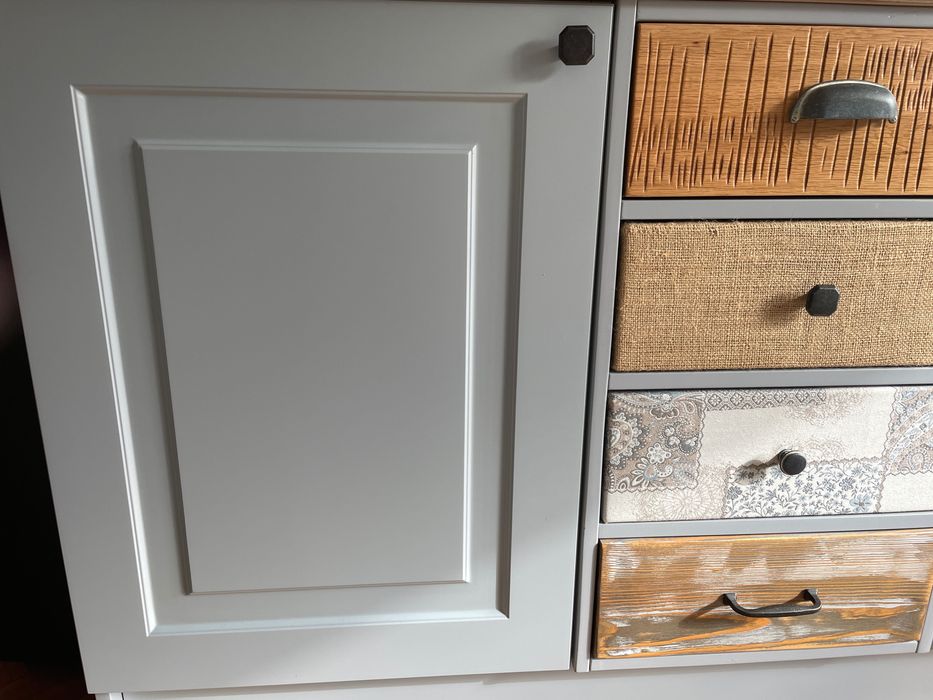 Шкаф размери 154/59/91.5 см. ,  MDF, без следи от употреба