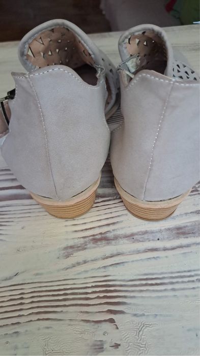 Sandale marimea 39 + CADOU