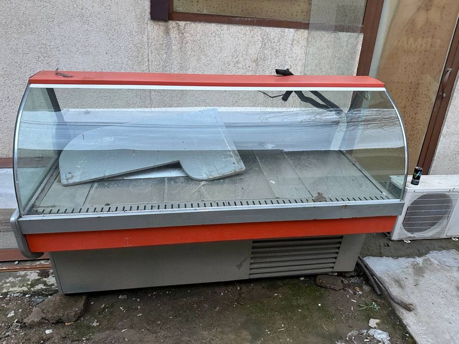 срочна витрина холодильник 2 метр