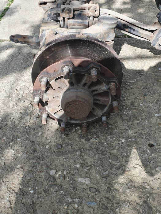 Vind axe semiremorca si etrieri in perfectă stare de funcționare