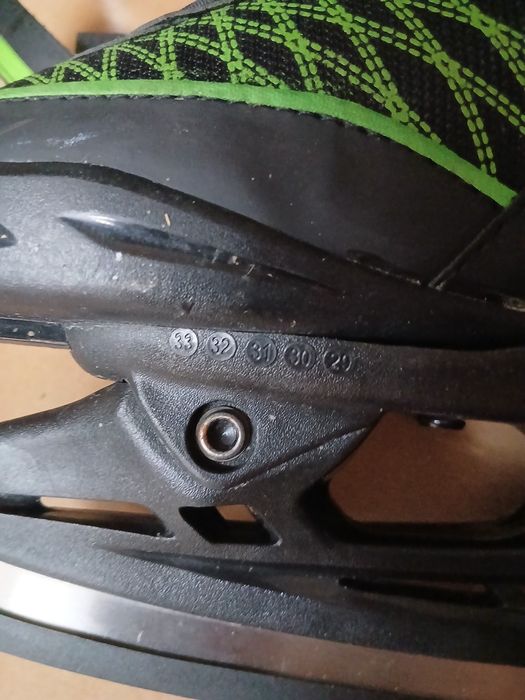 Patine noi mărimea 29...33 extensibile.