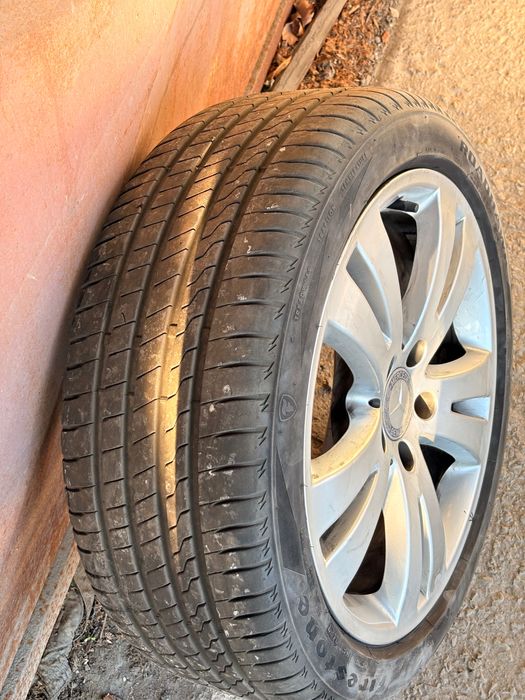 Продавам летни гуми 225/45 R 17 в комплект с лети джанти за Mercedess