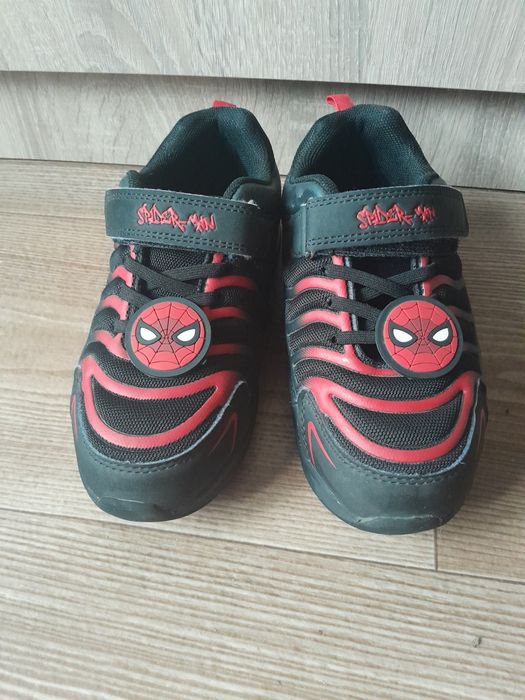 Детски светещи маратонки