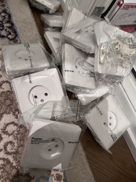 Розетки электрика осталось от ремонта