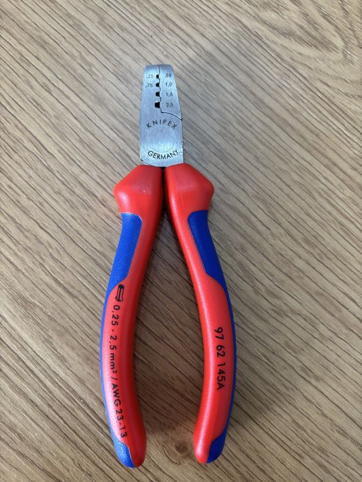 Cleate de sertizat knipex