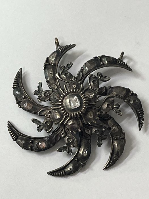 Античен османски медальон от 19-ти век с диаманти (8K злато)