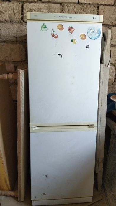 Халадильник б/у для кухни