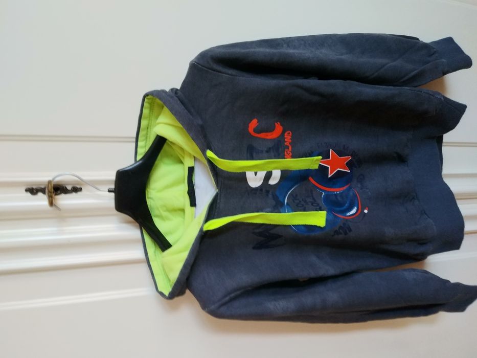 Bluze trening 15lei bucata,de la 7 la 8 ani.