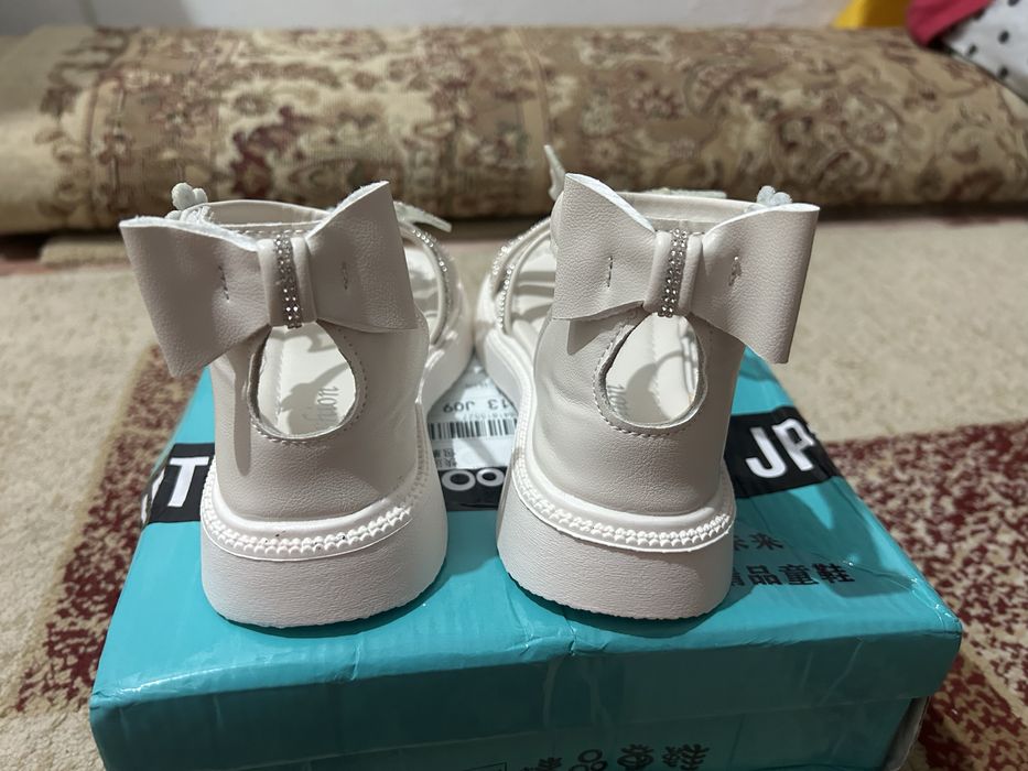 Срочно продам сандали