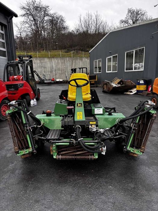 Mașină de tuns gazon profesională JOHN DEERE 3235A