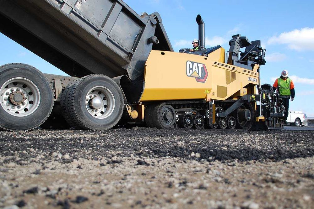 Асфальтоукладчик CAT [AP 355 F] 3.4-4.6м