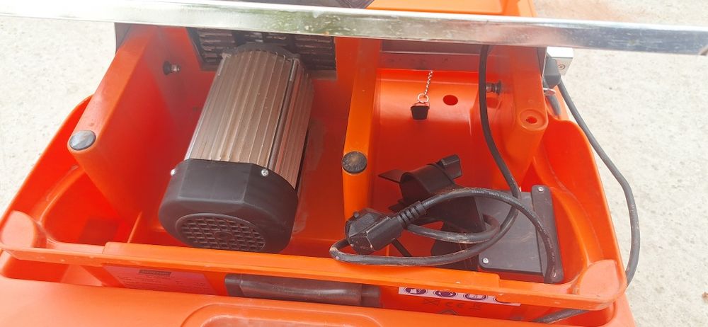 Електрическа машина за рязане на плочки Norton Clipper TT200 EM 800 W, Ø 200x 25.4 мм, куфар