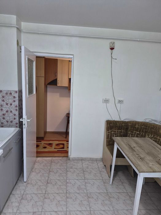 inchiriez apartament 2 camere zona Tatarasi-Metalurgie -350 EURO neg.