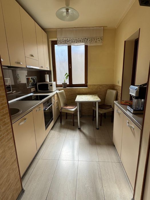 Apartament cu trei camere decomandat , zona Rogerius