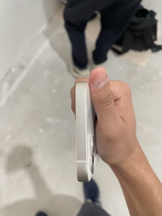 Продаю Iphone 13